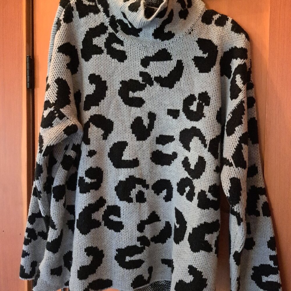 DKNY Black and Gray Sweater Size Large